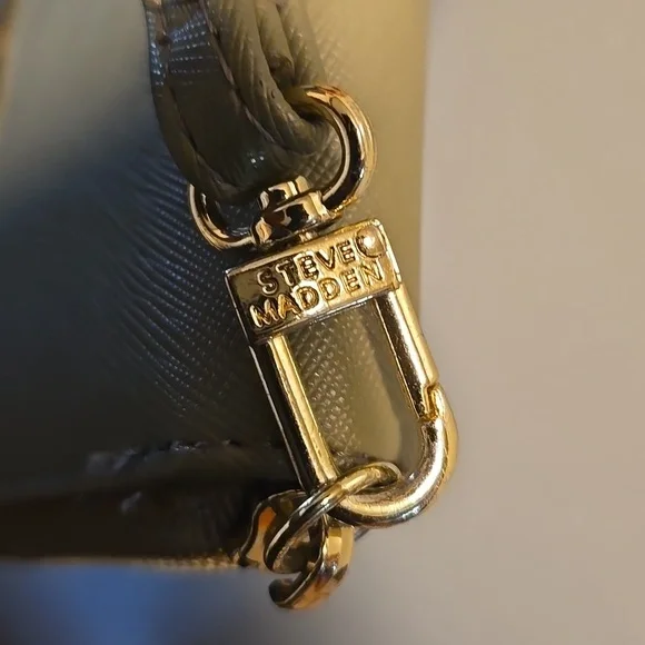 Steve Madden NWOT Green Wristlet - Picture 7 of 9